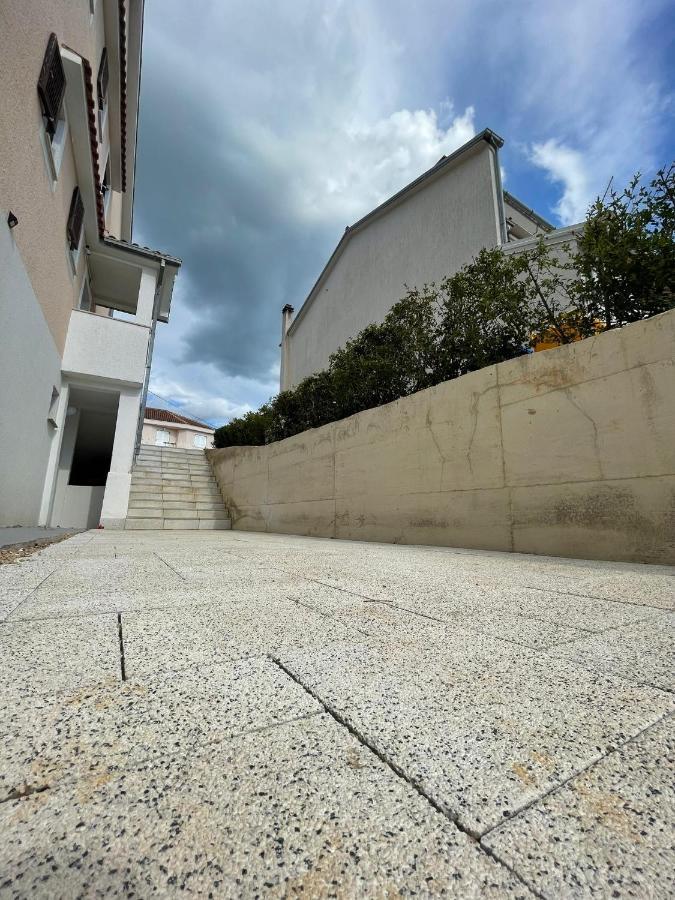 Apartments Fratelli Malinska Exteriér fotografie